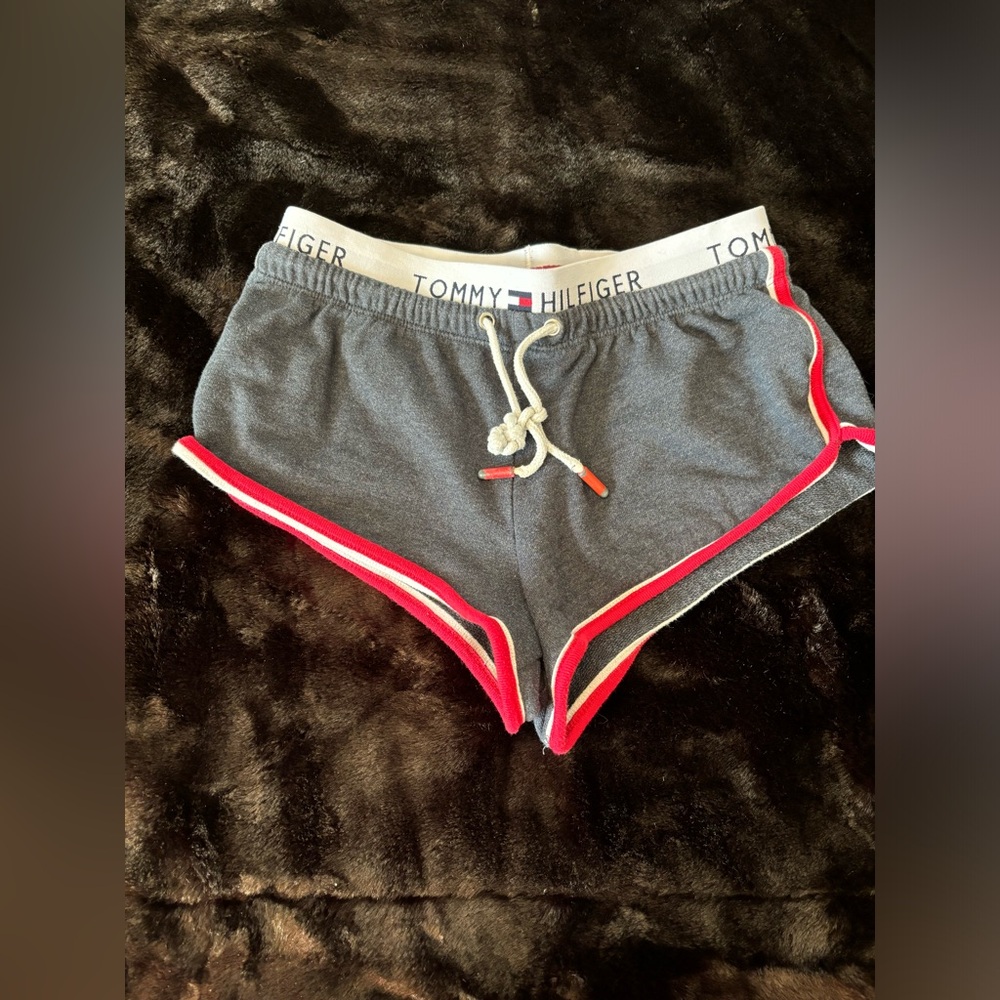 Xs Tommy Hilfiger short shorts!